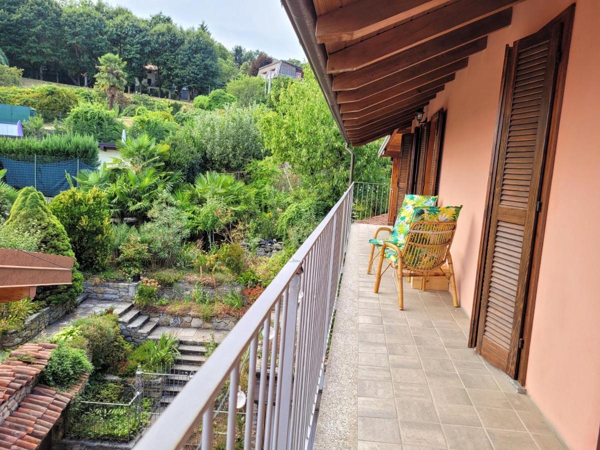 Appartamento La Mansarda del Ciliegio - deliziosa mansarda a 6 km da Arona Esterno foto