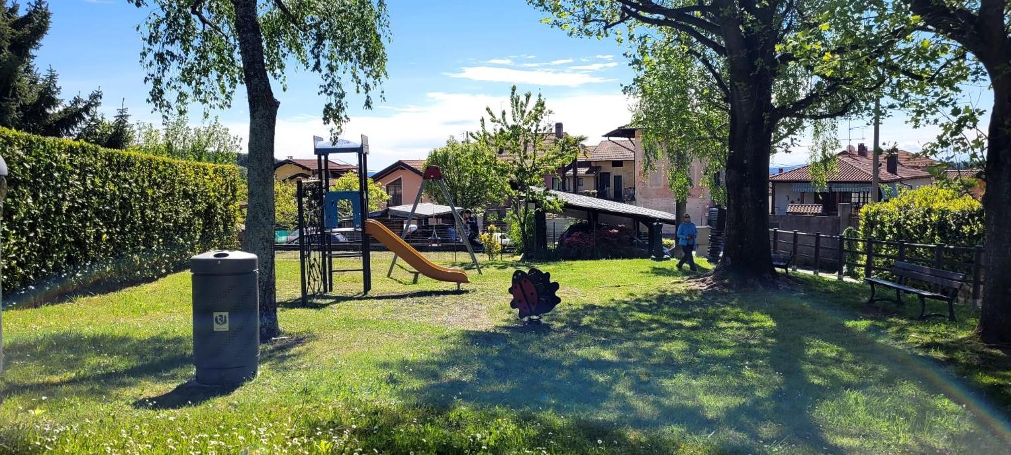 Appartamento La Mansarda del Ciliegio - deliziosa mansarda a 6 km da Arona Esterno foto
